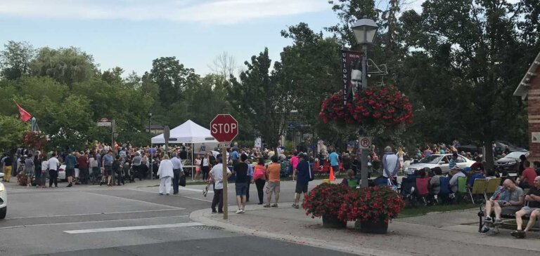 Free concerts draw big crowds, but no one shops local stores
